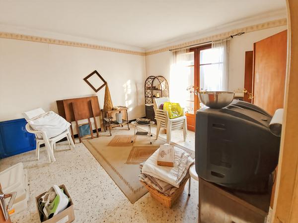 Maison Eyguieres 6 pièce(s) 241 m2 + Terrain de 4000m2