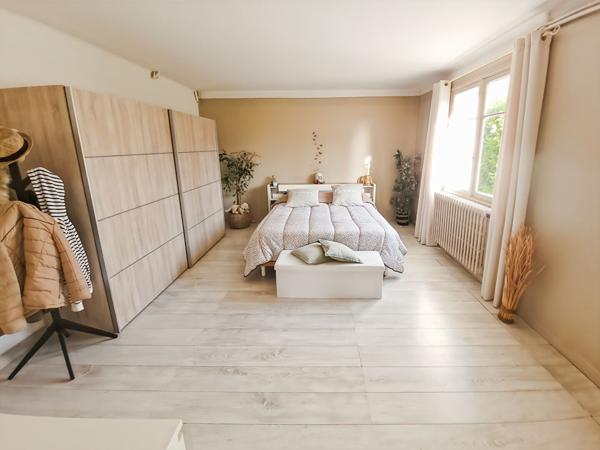 Maison Eyguieres 6 pièce(s) 241 m2 + Terrain de 4000m2