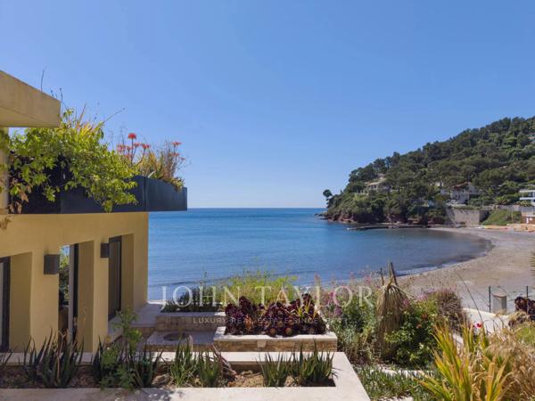 Villa pieds dans l’eau – Vue mer panoramique & accès privé à la plage