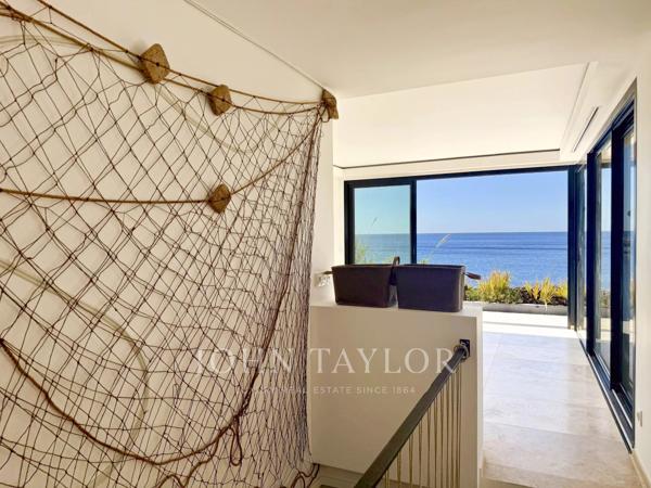 Villa pieds dans l’eau – Vue mer panoramique & accès privé à la plage