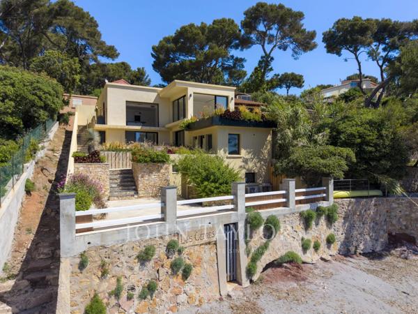 Villa pieds dans l’eau – Vue mer panoramique & accès privé à la plage