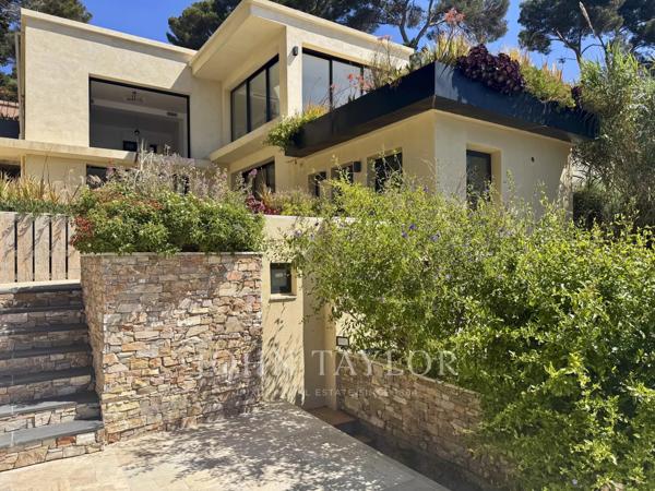 Villa pieds dans l’eau – Vue mer panoramique & accès privé à la plage