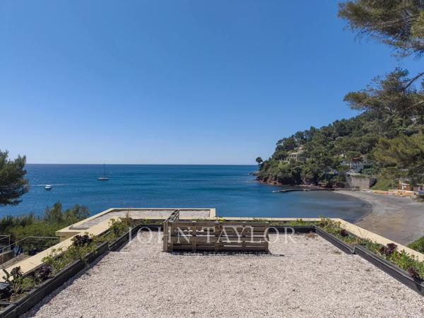 Villa pieds dans l’eau – Vue mer panoramique & accès privé à la plage
