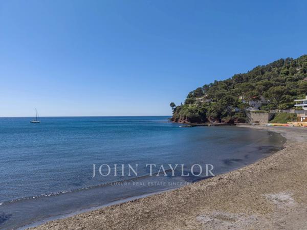Villa pieds dans l’eau – Vue mer panoramique & accès privé à la plage