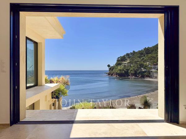 Villa pieds dans l’eau – Vue mer panoramique & accès privé à la plage