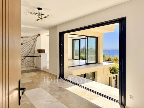 Villa pieds dans l’eau – Vue mer panoramique & accès privé à la plage