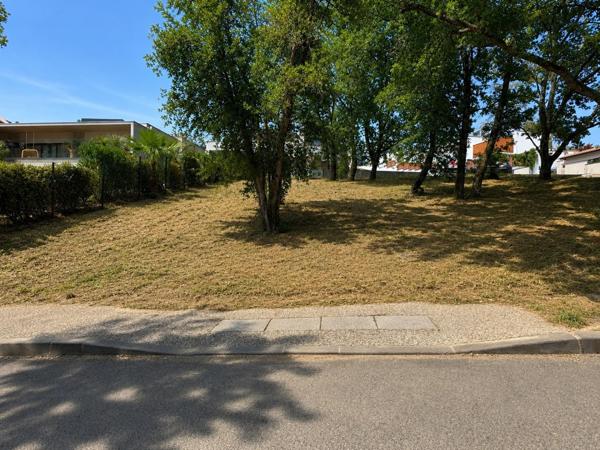 Terrain viabilisé de 847 m² sur les hauteurs de Bouliac
