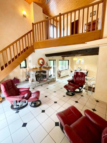BELLE VIGNE EN LAYON - Propriété entre Champs sur Layon et Rablay sur Layon : 2 hectares, étang privé, 190 m² de charme et nature préservée. Un bien unique et incomparable.