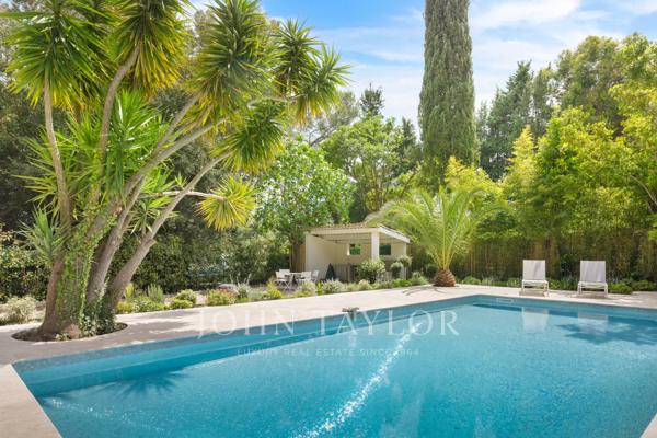 Villa avec 4 chambres + bureau à louer à Mougins
