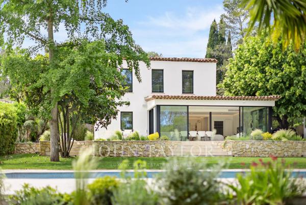 Villa avec 4 chambres + bureau à louer à Mougins