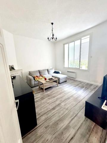 Appartement Istres 2 pièce(s) Avec Terrasse et JARDIN