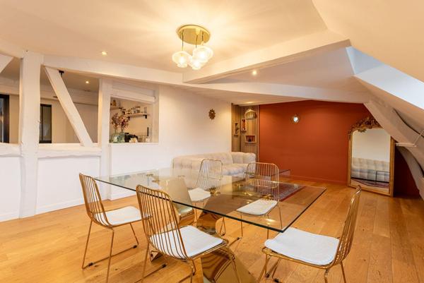 Triplex de caractère avec balcon en centre ville