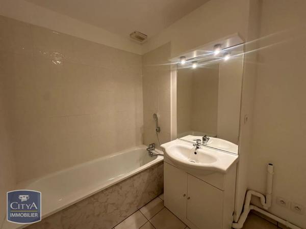 Appartement à louer 3 pièces 67.09m² Pouzauges (85700)
