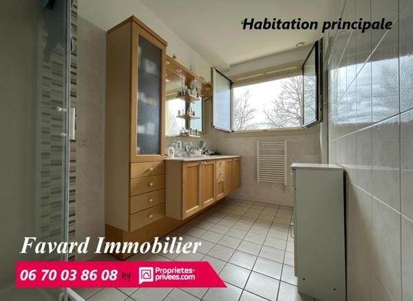 Propriété avec 3 logements indépendants, piscine couverte et vue dégagée ? Saint-Mexant