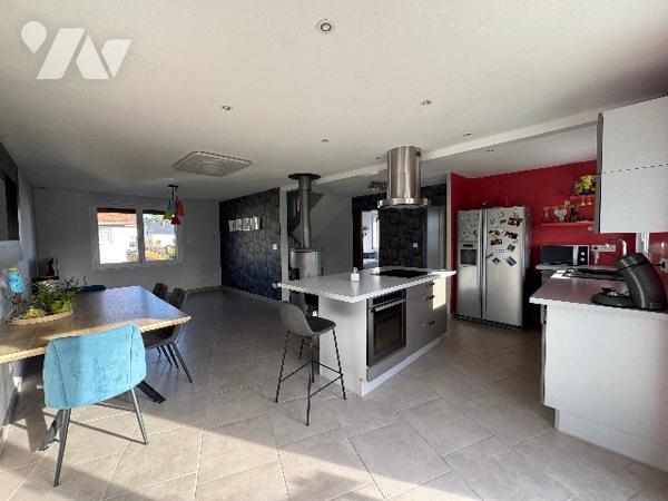 MAISON RENOVEE 92 M2 VIEUX-CHARMONT AVEC TERRAIN DE 14 ARES