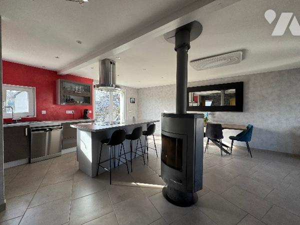 MAISON RENOVEE 92 M2 VIEUX-CHARMONT AVEC TERRAIN DE 14 ARES