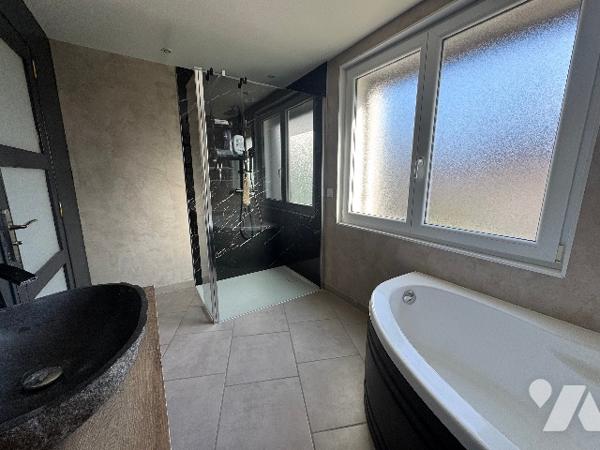 MAISON RENOVEE 92 M2 VIEUX-CHARMONT AVEC TERRAIN DE 14 ARES