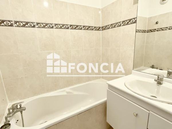 Location Appartement 3 pièces 72.4 m² - Le Plessis Robinson 92350