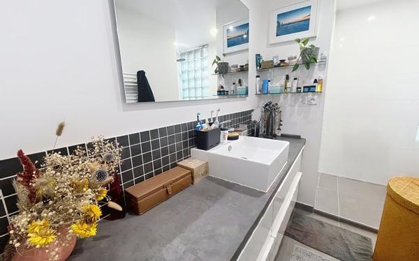 Appartement à vendre    3 pièces • 73 m2 Paris 15