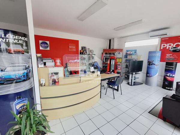 Entrepôt / local industriel + Appartement ZA, Chateau Arnoux 400 m2, parcelle de 1479m².