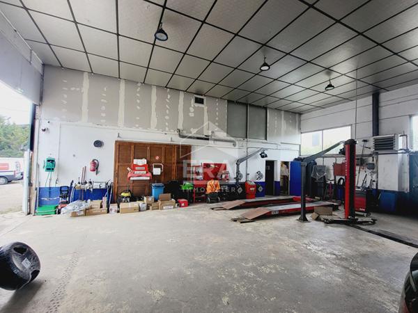 Entrepôt / local industriel + Appartement ZA, Chateau Arnoux 400 m2, parcelle de 1479m².