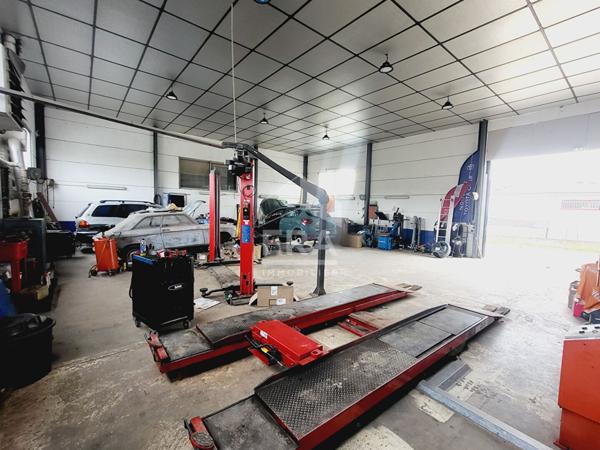 Entrepôt / local industriel + Appartement ZA, Chateau Arnoux 400 m2, parcelle de 1479m².