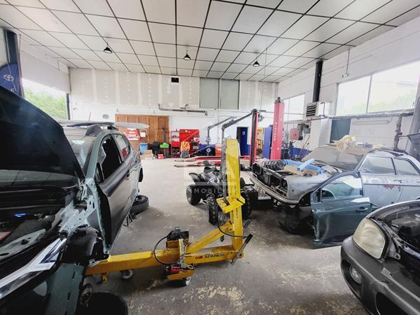 Entrepôt / local industriel + Appartement ZA, Chateau Arnoux 400 m2, parcelle de 1479m².