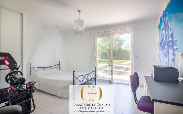 Gourdon (46300) Propriété contemporaine. 316m2. Prestations haut de gamme. Piscine spa.