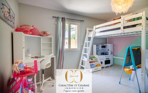 Gourdon (46300) Propriété contemporaine. 316m2. Prestations haut de gamme. Piscine spa.