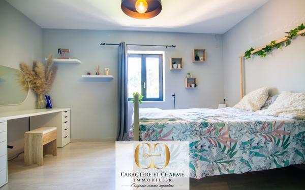 Gourdon (46300) Propriété contemporaine. 316m2. Prestations haut de gamme. Piscine spa.