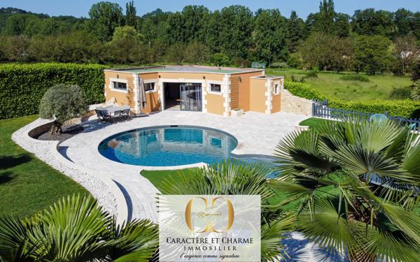 Gourdon (46300) Propriété contemporaine. 316m2. Prestations haut de gamme. Piscine spa.