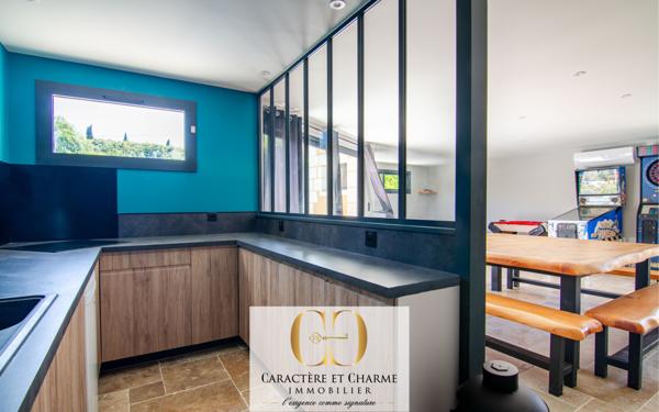 Gourdon (46300) Propriété contemporaine. 316m2. Prestations haut de gamme. Piscine spa.