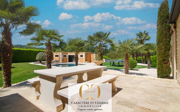 Gourdon (46300) Propriété contemporaine. 316m2. Prestations haut de gamme. Piscine spa.