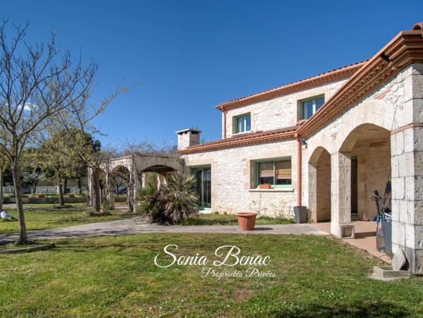 TOIULOUSE - LEGUEVIN - Maison  6 pièces de 238 m2  - Dépendance de 180 m2