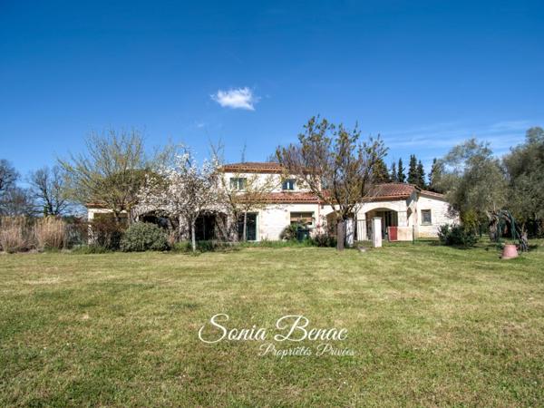 TOIULOUSE - LEGUEVIN - Maison  6 pièces de 238 m2  - Dépendance de 180 m2