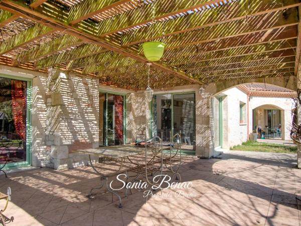 TOIULOUSE - LEGUEVIN - Maison  6 pièces de 238 m2  - Dépendance de 180 m2