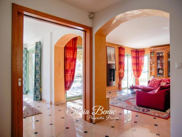 TOIULOUSE - LEGUEVIN - Maison  6 pièces de 238 m2  - Dépendance de 180 m2