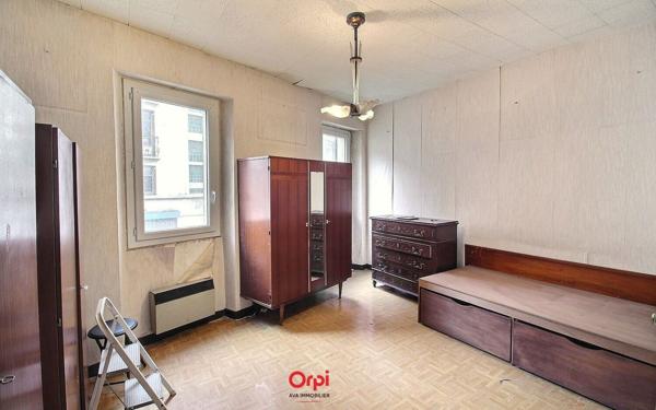 Maison à vendre    3 pièces • 77 m2 Marseille 13