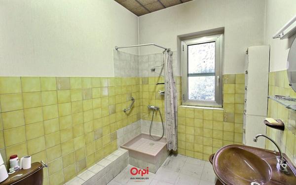 Maison à vendre    3 pièces • 77 m2 Marseille 13