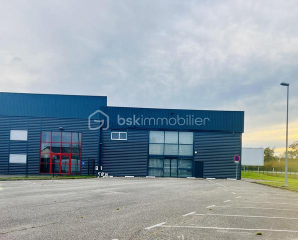 Local d activites de 835 m²