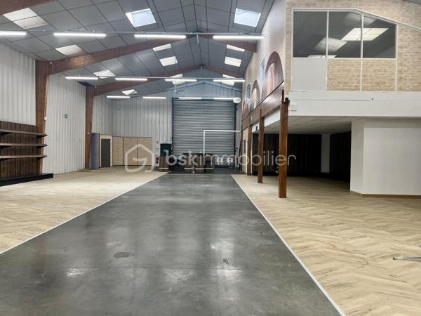 Local d activites de 835 m²