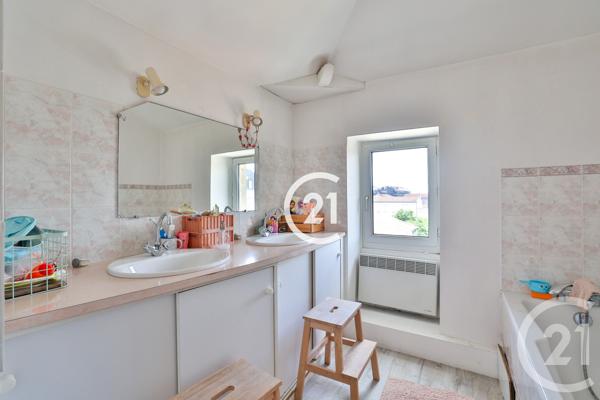 Maison à vendre  6 pièces - 154 m 2   COGNAC  - 16