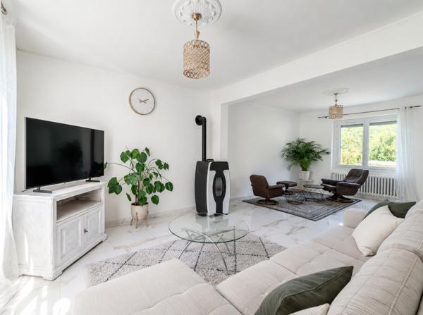 Maison
         6 pièces
        - 133 m² Exclusivité 382 000 € *