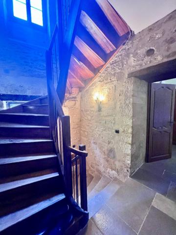 Ancien relais de poste du XVIIIe siècle à Salignac-Eyvigues