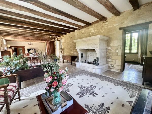 Ancien relais de poste du XVIIIe siècle à Salignac-Eyvigues