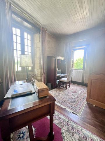 Ancien relais de poste du XVIIIe siècle à Salignac-Eyvigues