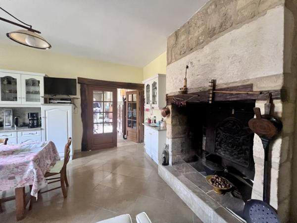 Ancien relais de poste du XVIIIe siècle à Salignac-Eyvigues