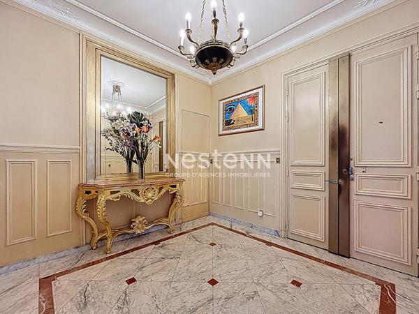 Appartement 5 pièces 164 m² à vendre Paris 8e - Faubourg Saint-Honoré / Champs-Élysées - Charme de l'ancien