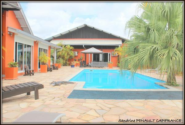Immeuble de Rapport à vendre KOUROU (973) plusieurs appartements et une magnifique villa - Terrain 1892m²