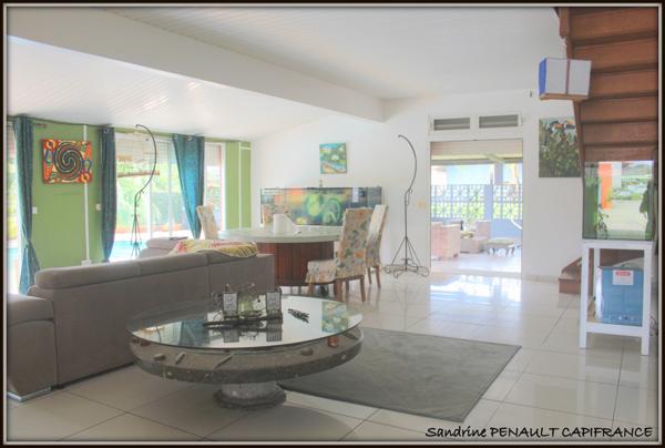 Immeuble de Rapport à vendre KOUROU (973) plusieurs appartements et une magnifique villa - Terrain 1892m²